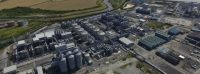 Picture of a industrial plant where fossil gas is turned into hydrogen